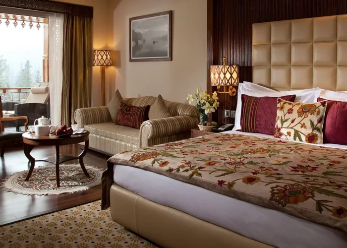 Travel Clan - Kashmir Tour Package - 5 star room