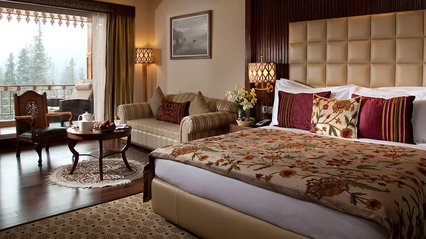 Travel Clan - Kashmir Tour Package - 5 star room