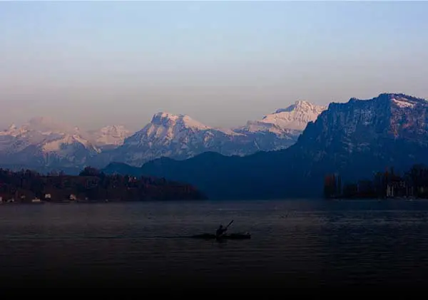 Dal Lake Travel Clan